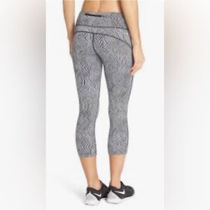 NIKE Dri Fit cropped athletic running leggings size women’s extra small